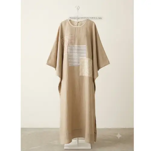 Boubou Long Moderne Beige en Lin – Style Patchwork Géométrique (Vichy & Rayures)